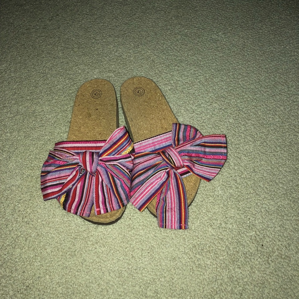 Multi colored bow sandals